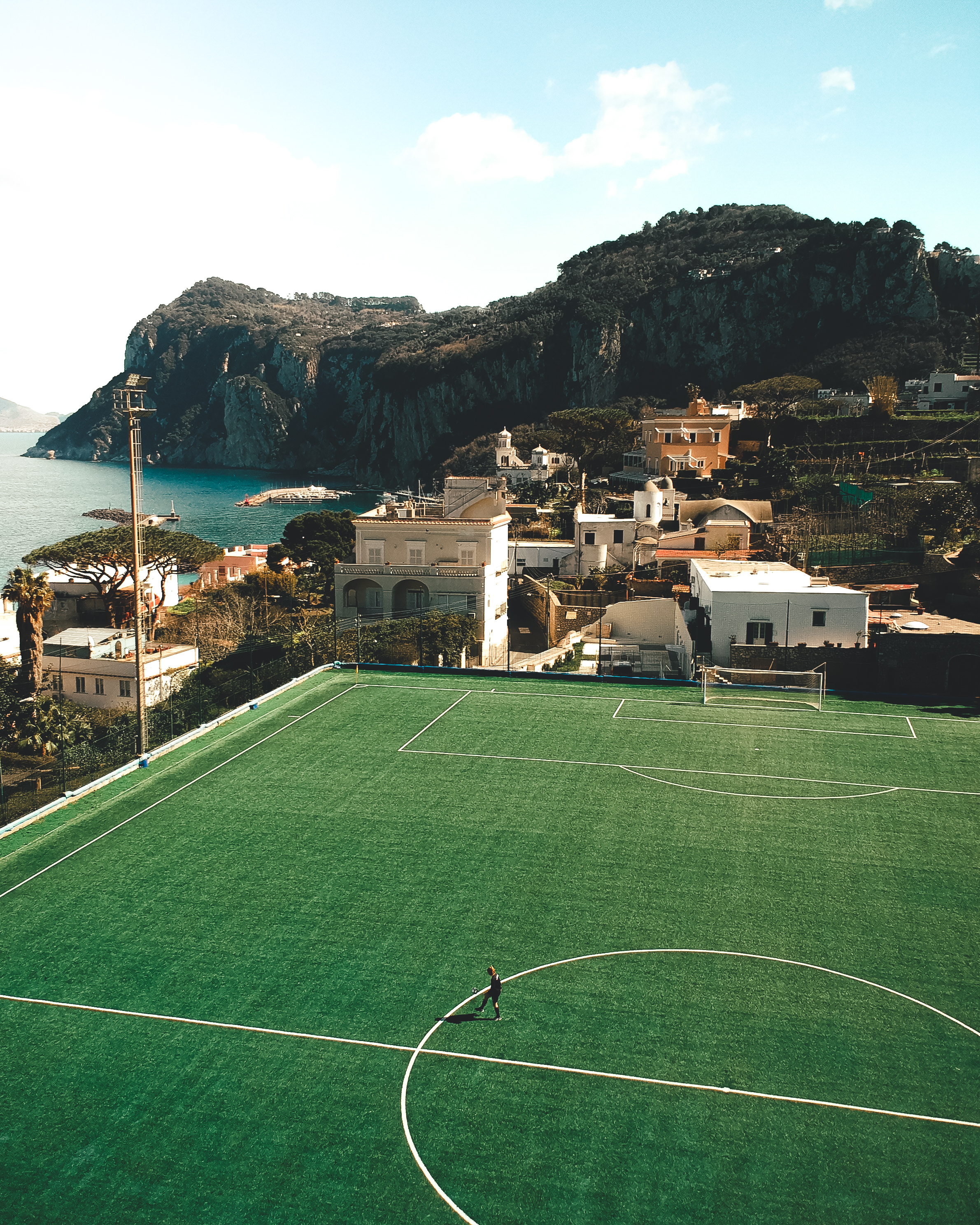 Pato Jerzak's viral photo from Capri